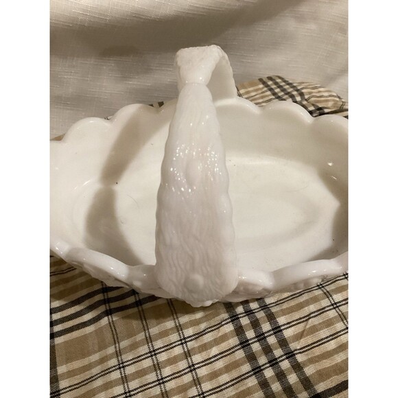 Vintage Westmoreland Milk Glass Grape & Vine Split Handle Basket/Candy Dish - Picture 4 of 12